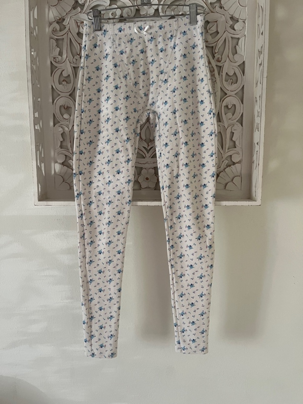 Frankie's Bikinis Cream Ribbed Floral Pajama Leggings with Blue Print